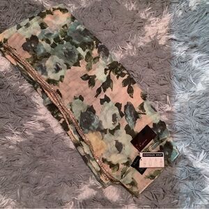 Oversized wrap, flowers pattern, embellished on the sides